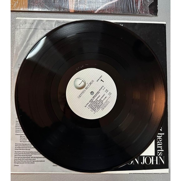 1984 Elton John Breaking Hearts Taiwan Vinyl LP - Picture 6 of 6